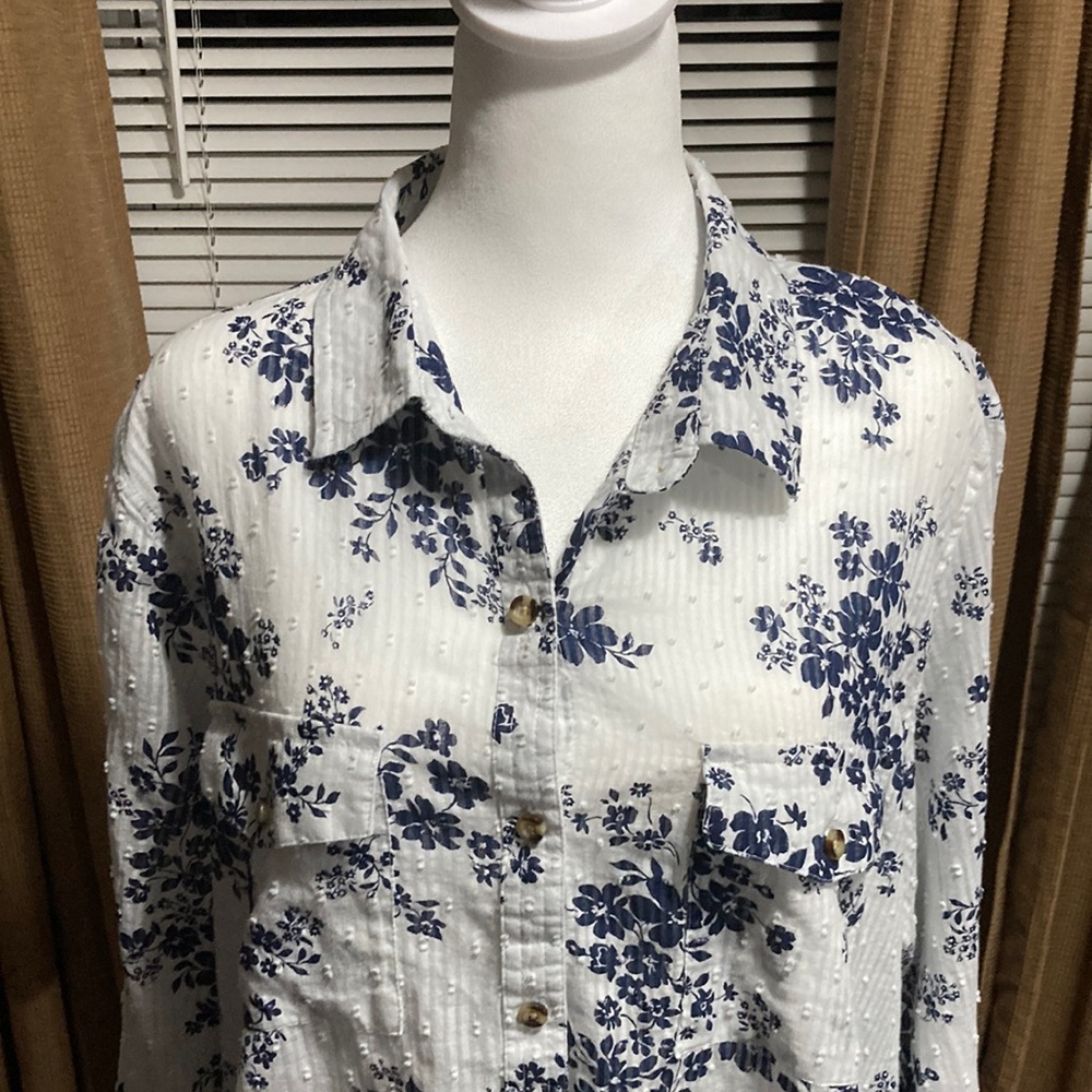 Eden & Olivia Blue Floral Blouse EXCELLENT CONDITION